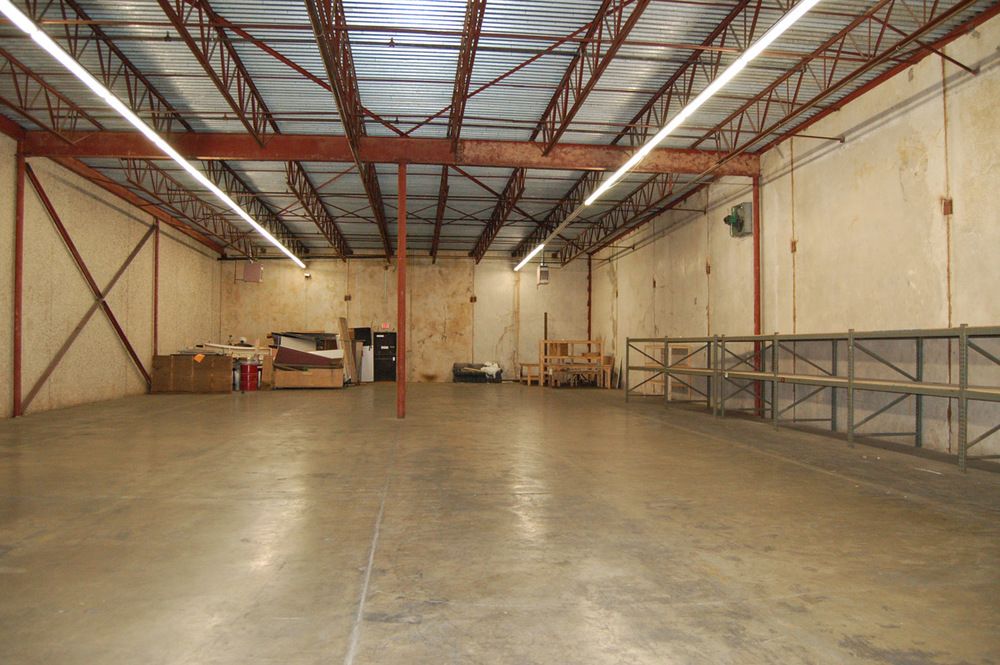 Industrial Office/Warehouse For Sale Or Lease: 6901 W 70th St, Shreveport, LA 71129